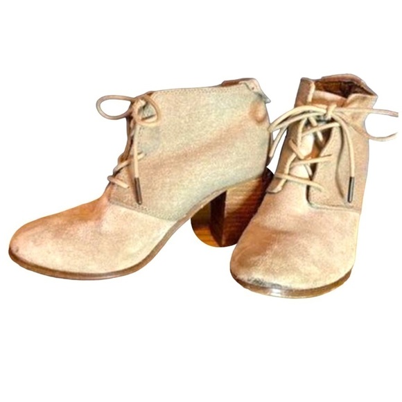 Toms Shoes - Toms Tan Block Heel Ankle Bootie Boots Size 8 ties Vegan Suede Heeled Beige